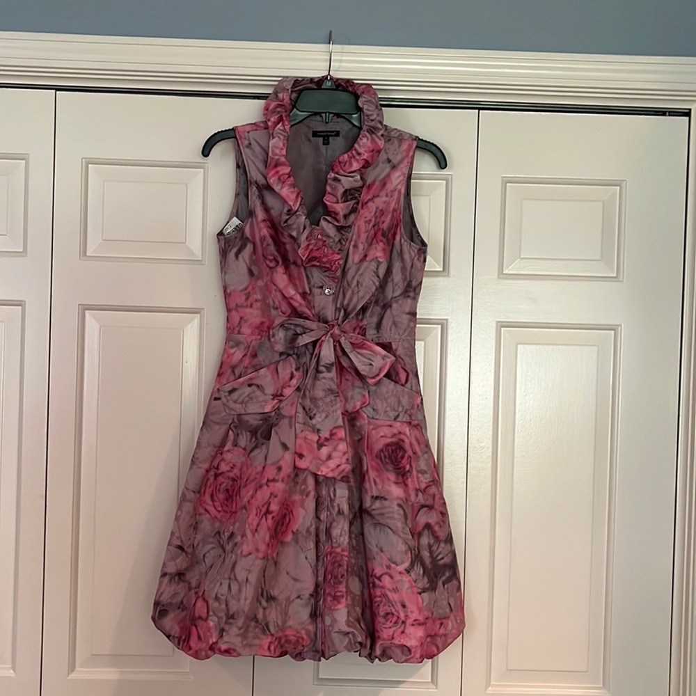 Samuel Dong pink/gray dress.  Has bubble skirt, ties at waist, and pockets.